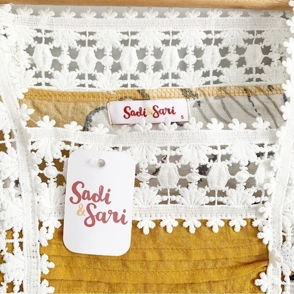 NWT Sadie & Sage Floral Lace Yellow & White Peplum So Sunny Top Size S - Picture 4 of 11